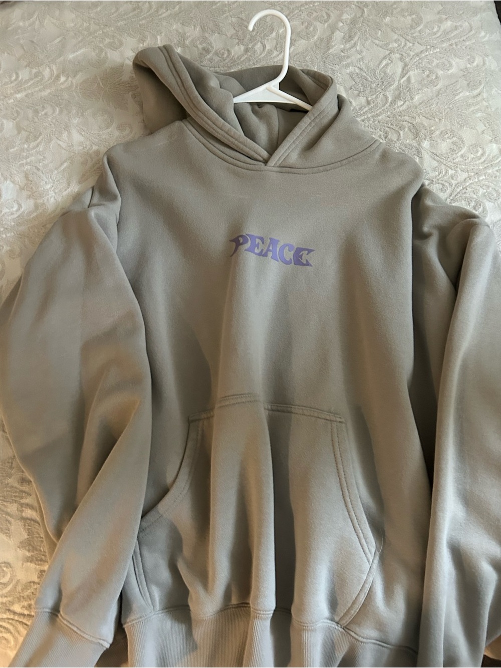 Women's Crewneck Pullover Sweatshirt in Light Gray with 'PEACE' Print